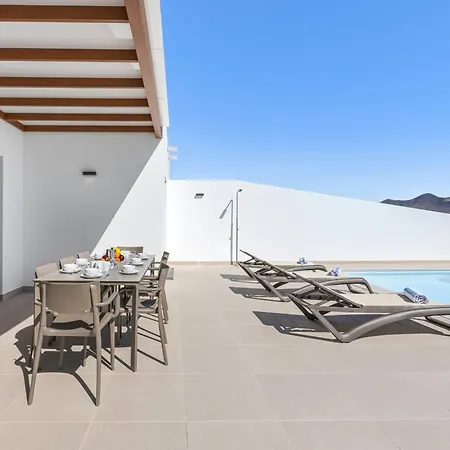 Alene - Vipvipvillas فيلة بلايا بلانكا